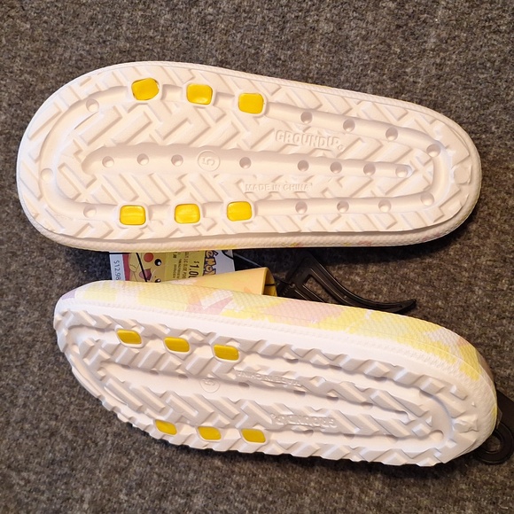 Pokémon slides/ sandals/ slippers - Picture 2 of 3